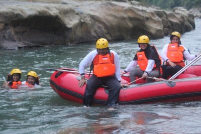 Peserta arung jeram tiba di finish.  (AL)