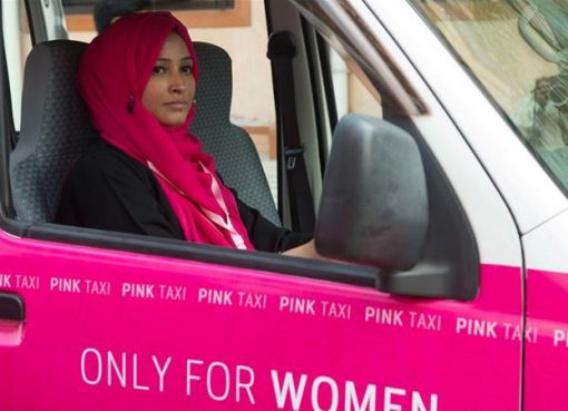 Pink Taxi, taksi khusus perempuan. (Foto: Reuters)