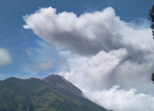 Status Gunung Merapi Yogyakarta dinaikkan menjadi waspada atau level II dan wilayah raidus 3 km dikosongkan. (Foto: BMKG)