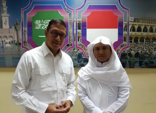 Asal Syu’bah bin Yanto Albanjari (kanan) bersama Menteri Agama. (Foto: Website Kemenag)