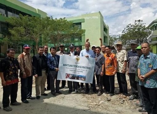 Tim Kemenag menyampaikan bantuan pada korban gempa di Palu dan Donggala. (Foto: Website Kemenag)