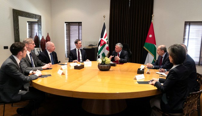 Raja Yordania bertemu dengan Penasihat Gedung Putih Senior Jared Kushner di Amman, Yordania, 29 Mei 2019. (Foto: Istana Kerajaan Jordan via Reuters/Arab News)