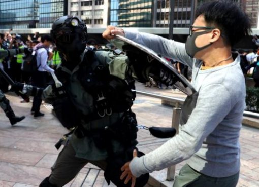 Hong Kong mengalami lonjakan kekerasan. (Foto: Reuters/BBC)