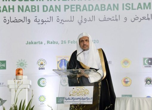 Mohammed bin Abdulkarim Al-Issa, sekretaris jenderal Liga Muslim Dunia (MWL), dalam acara peletakan batu pertama fondasi untuk museum baru yang didedikasikan untuk Nabi Muhammad dan sejarah peradaban Islam. (Foto: Media sosial: @MWLOrg/Arab News)