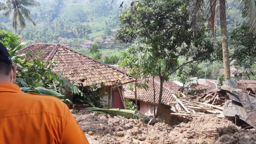 Longsor Di Cianjur Terjang Dua Desa 5 Rumah Rusak Berat Dan 214 Warga