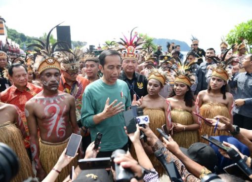 Presiden Jokowi menilai secara keseluruhan kondisi Papua saat ini aman.