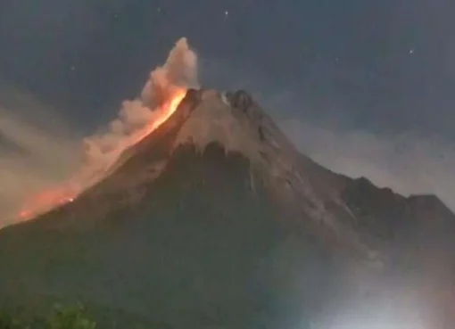 Gunung Merapi.