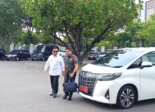 Menteri Pertahanan (Menhan) Prabowo menghadap Presiden Joko Widodo di Istana Kepresidenan, Jakarta. Pertemuan tersebut digelar Senin (10/7/2023) siang.