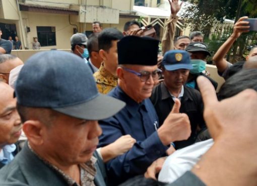 Pimpinan Pondok Pesantren Al Zaytun Panji Gumilang saat memenuhi panggilan Bareskrim Polri terkait kasus dugaan penistaan agama, di Kantor Bareskrim Polri, Jakarta Selatan.