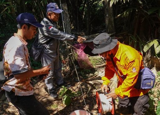 Pencarian 8 penambang di Banyumas masih berlanjut hingga Senin (31/7) ini. Tim SAR gabungan disebar di 6 titik.