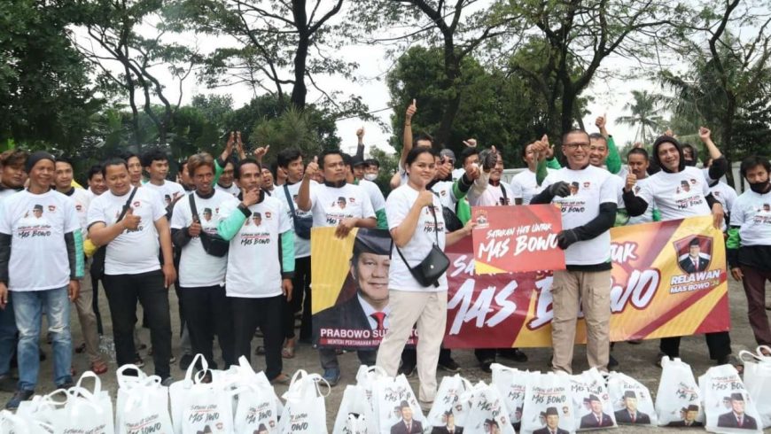 Relawan Mas Bowo Bagikan Sembako.