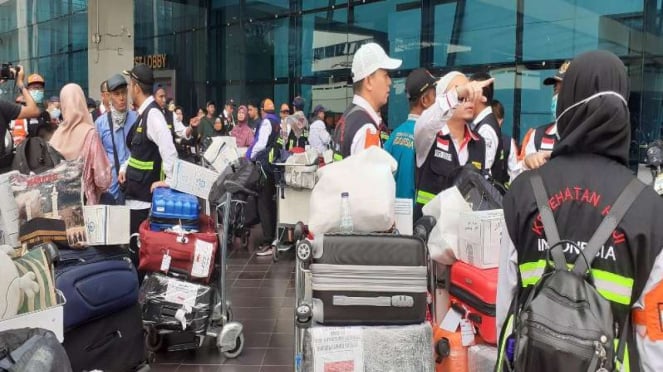 Ratusan PPIH bidang kesehatan tiba di Terminal 3, Bandara Soetta, Tangerang.