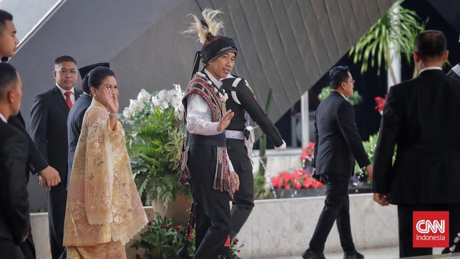 Presiden Joko Widodo menghadiri Sidang Tahunan MPR Tahun 2023 di Kompleks Parlemen, Jakarta mengenakan pakaian adat Tanimbar Maluku.