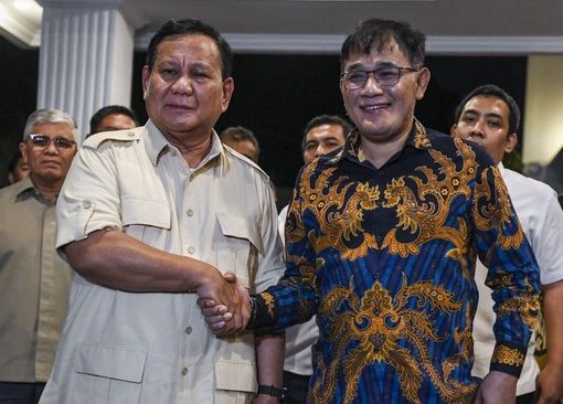 Ketua Umum Partai Gerindra Prabowo Subianto bersama Politikus PDIP Budiman Sudjatmiko.