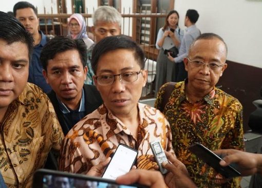 Bekas Bupati Cirebon Sunjaya Purwadisastra divonis dengan pidana tujuh tahun penjara dan denda Rp1 miliar subsidair tiga bulan kurungan atas kasus suap, gratifikasi dan Tindak Pidana Pencucian Uang (TPPU) senilai Rp66 miliar.