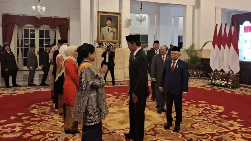 Penganugerahan Tanda Kehormatan RI dari Presiden Joko Widodo.