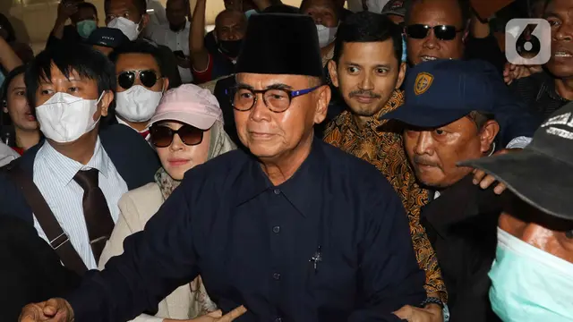 Panji tidak menjelaskan apa pun saat tiba di Bareskrim.