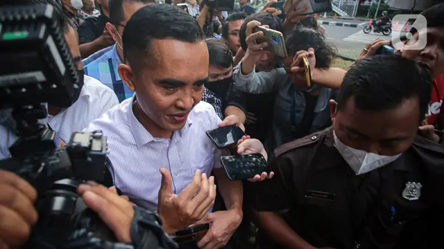 Bekas Kepala Bea Cukai Yogyakarta Eko Darmanto usai diperiksa di Gedung Merah Putih KPK, Jakarta