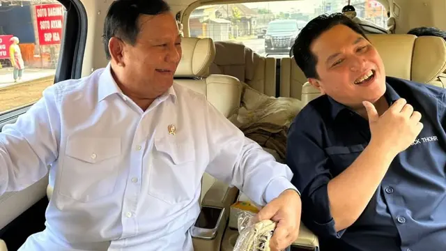 Momen Menteri Pertahanan Prabowo Subianto semobil dengan Menteri BUMN Erick Thohir.