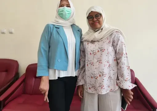 Rumaisah Satyawati, istri dari seorang prajurit TNI AU Kolonel Kal Mawad Halawi tengah mencari keadilan karena sang suami memiliki istri lain tanpa sepengatahuannya.