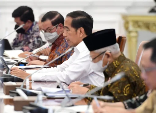 Presiden Jokowi pimpin Rapat Kabinet di Istana Merdeka, Jakarta.