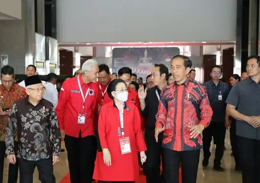 Ketua Umum PDIP Megawati Soekarnoputri bersama Presiden Jokowi dan Wakil Presiden Ma’ruf Amin. Turut menemani bacapres Ganjar Pranowo dan putra Megawati sekaligus Ketua DPP PDIP M Prananda Prabowo.