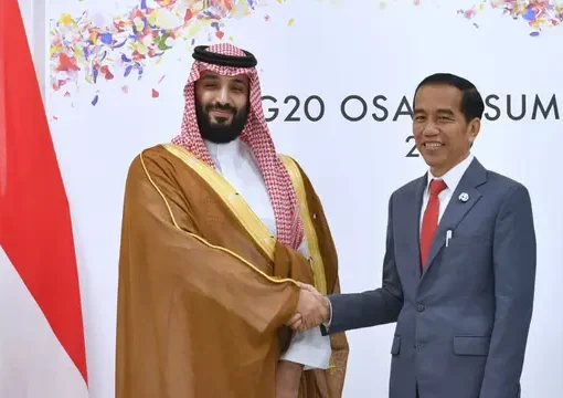 Presiden Jokowi menggelar pertemuan bilateral dengan Putra Mahkota Kerajaan Arab Saudi Pangeran Mohammad bin Salman di sela-sela KTT G20 Osaka, Sabtu (29/6/2019).