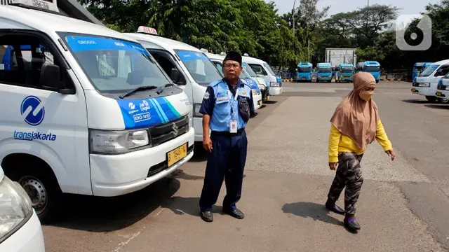 "JakLingko itu sistem pembayarannya. Sedangkan Mikrotrans itu mobilnya. Ibarat gedung itu Balai Kota, terus ada Blok G. Terus apa iya saya mau ubah Blok G jadi Balai Kota?" kata Heru.