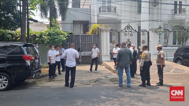 Rumah Firli digeledah polisi.