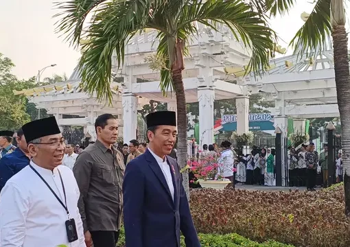 Presiden Jokowi didampingi Katum PBNU Gus Yahya.