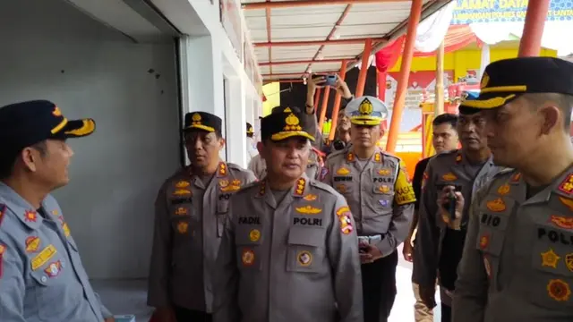 Kepala Badan Pemeliharaan Keamanan (Kabaharkam) Polri Komjen Fadil Imran bersama kapolres Garut AKBP Rio Wahyu Anggoro.