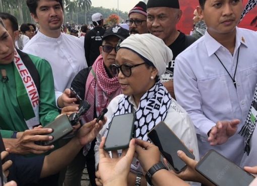 Menlu Retno.