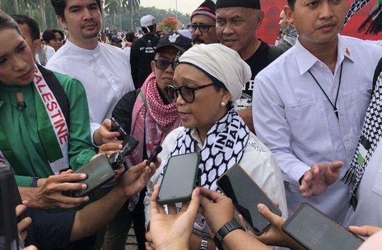 Menlu Retno.