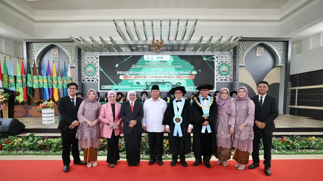 Menteri Pertahanan Prabowo Subianto hadiri acara pengukuhan Guru Besar Kehormatan Prof HC Dr. H. Ali Masykur Musa di Universitas Islam Malang (UNISMA), Malang, Jawa Timur, Sabtu (18/11).