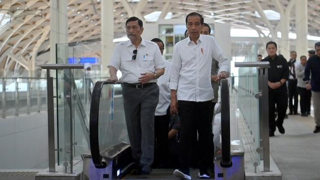 Presiden Jokowi berharap Menko Marves Luhut Binsar Panjaitan segera pulih total dan kembali beraktivitas normal.