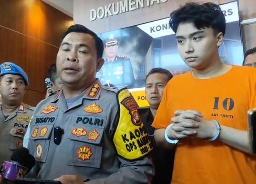 Leon Dozan jadi tersangka penganiayaan dan penghinaan Polri.