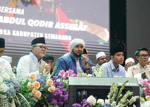 Suasana acara Semarang Bersholawat di Saloka Park, Semarang, Jawa Tengah, Kamis (23/11).