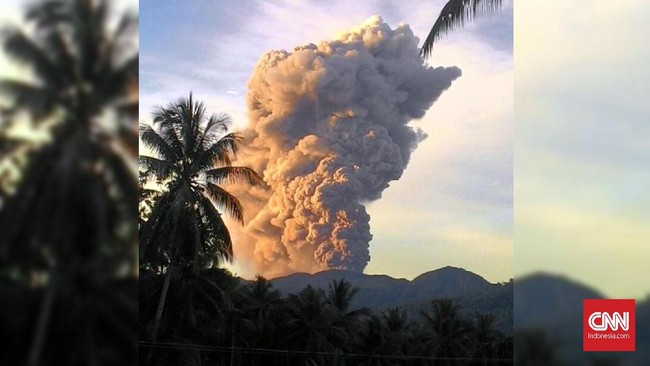 Pusat Vulkanologi dan Mitigasi Bencana Geologi (PVMBG) menyebut Gunung Dukono di Maluku Utara meletus dengan menyemburkan abu vulkanik setinggi 2.600 meter.