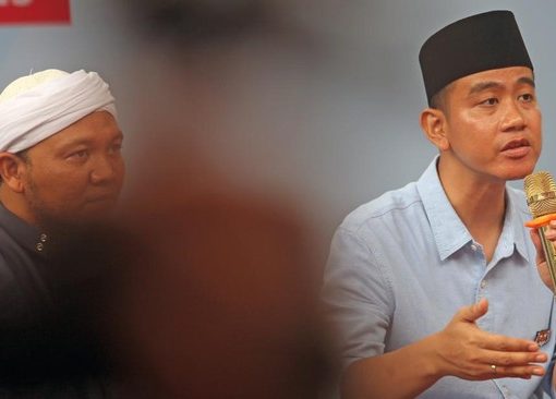 Cawapres nomor urut 2 Gibran Rakabuming mengambil cuti tanggal 11-12 Desember 2023 untuk persiapan debat dan blusukan.