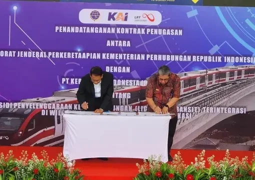 Penandatanganan Kontrak Subsidi Penyelenggaraan Kereta Api Ringan (LRT) Terintegrasi untuk Wilayah Jakarta, Bogor, Depok, dan Bekasi tahun 2023 di Stasiun LRT Jabodebek Halim, Kamis (7/12/2023).