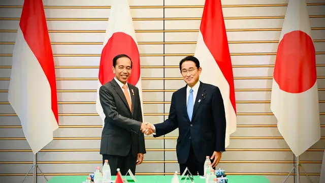 Presiden Joko Widodo atau Jokowi dan Perdana Menteri (PM) Jepang Kishida Fumio.