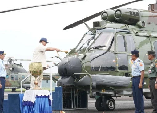 Menhan Prabowo Subianto Serahkan Helikopter Angkut Berat ke KSAU.