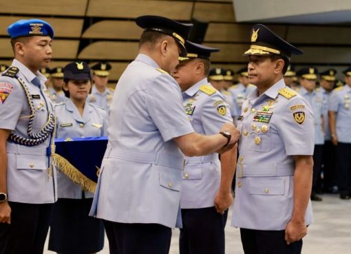 Marsekal Madya (Marsdya) Andyawan Martono Putra resmi menjabat Wakil Kepala Staf TNI Angkatan Udara (Wakasau) menggantikan Marsdya Agustinus Gustaf Brugman setelah dilaksanakan serah terima jabatan (sertijab). Sertijab dipimpin langsung oleh Kepala Staf TNI AU (KSAU) Marsekal Fadjar Prasetyo di Auditorium Detasemen Markas Besar TNI AU, Cilangkap, Jakarta Timur, Rabu (20/12/2023).